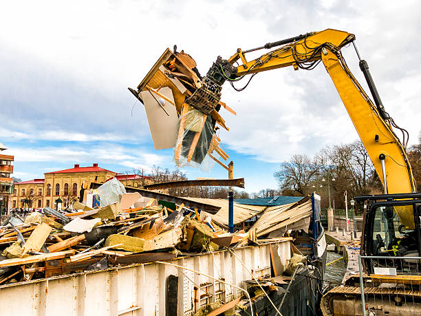 Best Yard Cleanup Services  in Holiday Island, AR
